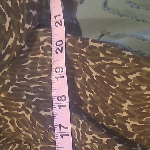 Michael Kors lon sleeved green, tan, & brown camo like blouse. Size 14. - Picture 5 of 8